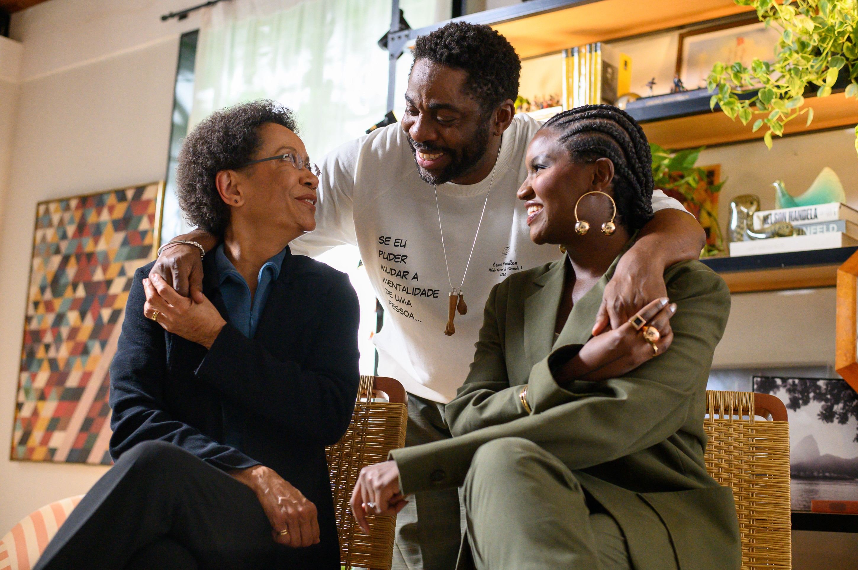 Canal Brasil celebra 20 anos do programa 'Espelho', com Lázaro Ramos