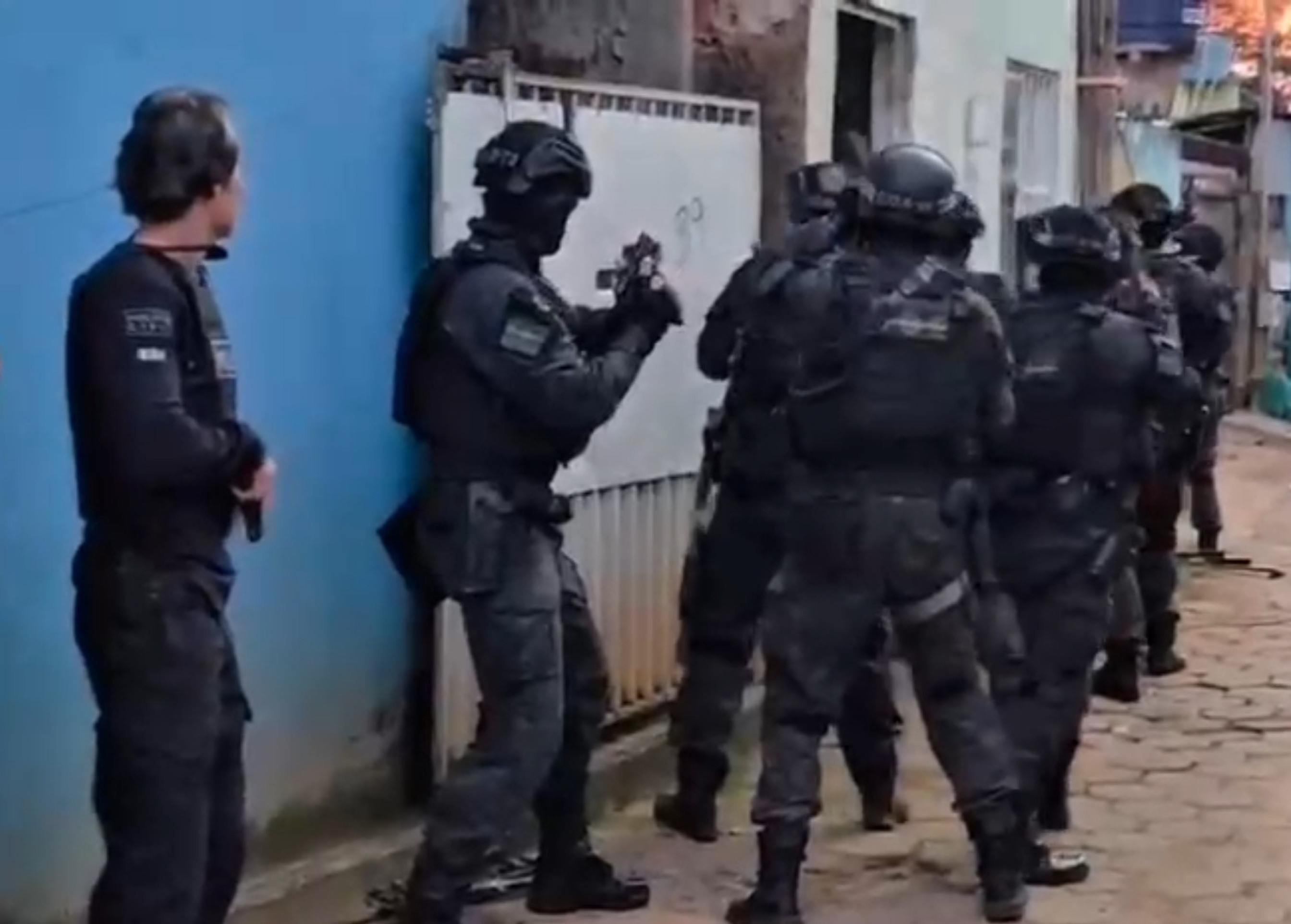 Menos de dois anos ap&oacute;s uma grande opera&ccedil;&atilde;o policial que levou dezenas de traficantes &agrave; pris&atilde;o, a Vila Cauhy, no N&uacute;cleo Bandeirante, voltou a ser alvo da PCDF