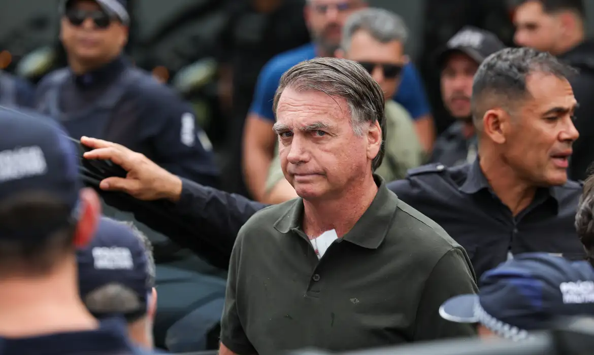 Bolsonaro recebe visita de Valdemar Costa Neto e do presidente do TCU nesta quinta (29). 
 -  (crédito: Fabio Rodrigues-Pozzebom/ Agência Brasil)