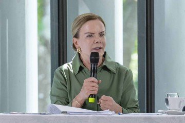 Gleisi Hoffmann durante café com Jornalistas do Planalto.
- (crédito: Valdenio Vieira / SEAUD-PR) Gleisi Hoffmann durante café com Jornalistas do Planalto.
- (crédito: Valdenio Vieira / SEAUD-PR)