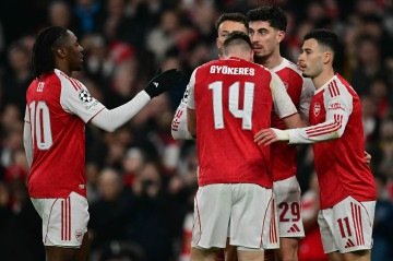 Jogadores do Arsenal comemoram vitória por 3 x 2 diante do Kairat, do Cazaquistão, pela oitava e última rodada da primeira fase da Liga dos Campeões - (crédito: Ben Stansall / AFP) Jogadores do Arsenal comemoram vitória por 3 x 2 diante do Kairat, do Cazaquistão, pela oitava e última rodada da primeira fase da Liga dos Campeões - (crédito: Ben Stansall / AFP)