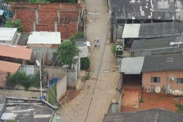  28.01.2026 Traficantes aterrorizam Vila Cauhy, no Bandeirante -  (crédito:  Reprodução/PCDF)