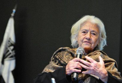 Ad&eacute;lia Prado em 2017, quando recebeu o Galo de Prata, homenagem do Clube Atl&eacute;tico Mineiro -  (crédito: Alexandre Guzanshe/EM/D.APress)
