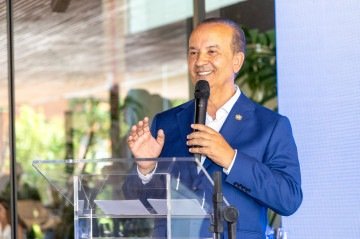 Lei sancionada por Jorginho Mello diz que caberá aos responsáveis decidir, por meio de manifestação formal e por escrito, se o aluno poderá ou não participar -  (crédito: Jonatã Rocha/Secom/Governo de SC)