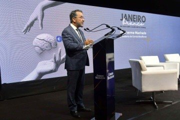 Guilherme Machado, presidente do Correio Braziliense, fala ao público durante a abertura do CB.Debate -  (crédito: Ed Alves/CB/D.A.Press)
