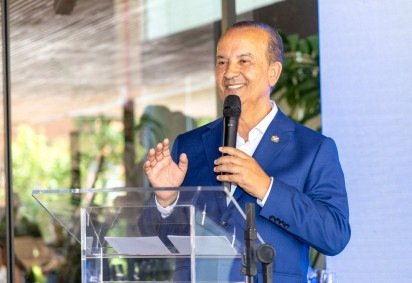 Lei sancionada por Jorginho Mello diz que caberá aos responsáveis decidir, por meio de manifestação formal e por escrito, se o aluno poderá ou não participar -  (crédito: Jonatã Rocha/Secom/Governo de SC)