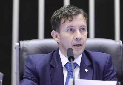 Deputado federal Eduardo Velloso (União-AC) é algo de operação na manhã desta quinta-feira (29/1) -  (crédito: Kayo Magalhães/Câmara dos Deputados) -Deputado federal Eduardo Velloso (União-AC) é algo de operação na manhã desta quinta-feira (29/1) -  (crédito: Kayo Magalhães/Câmara dos Deputados)