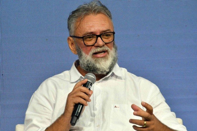  "Adolescentes e jovens de compartilham sentimentos de dor, desmotiva&ccedil;&atilde;o e esgotamento"
Marcos Medeiros, psicopedagogo da rede Verse