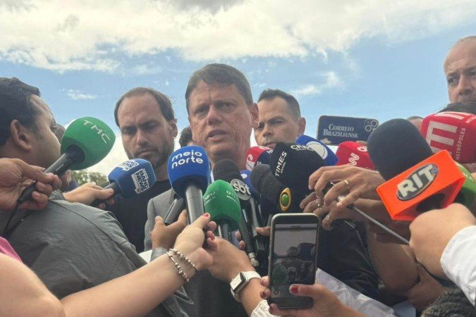 Tarcísio veio a Brasília para visitar o ex-presidente Jair Bolsonaro, na Papudinha - (crédito: Wal Lima/CB/DA.Press) Tarcísio veio a Brasília para visitar o ex-presidente Jair Bolsonaro, na Papudinha - (crédito: Wal Lima/CB/DA.Press)