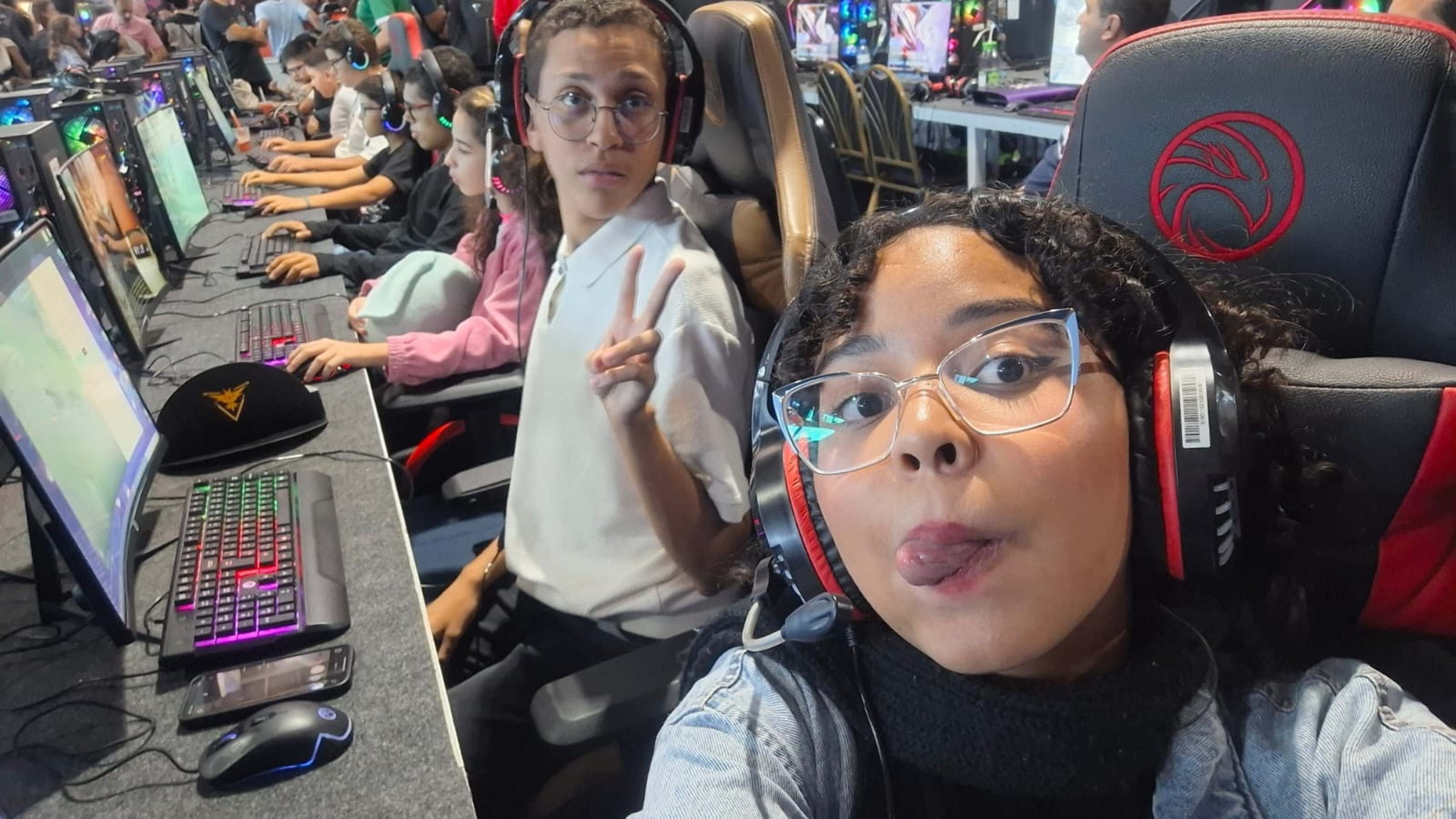 Ana e seu melhor amigo Arthur j&aacute; participaram de competi&ccedil;&otilde;es de games 