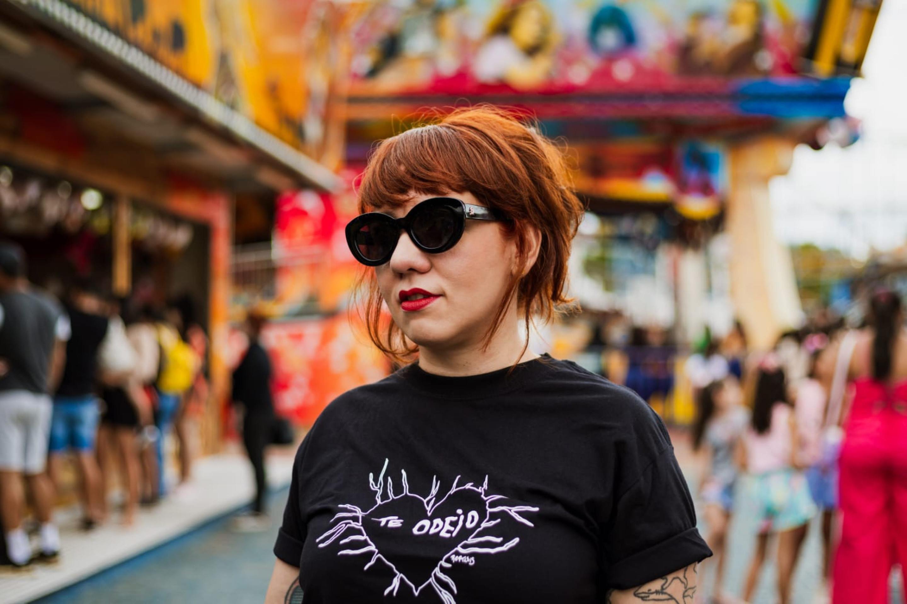 Maíra Valério lança primeiro livro de poesias neste sábado