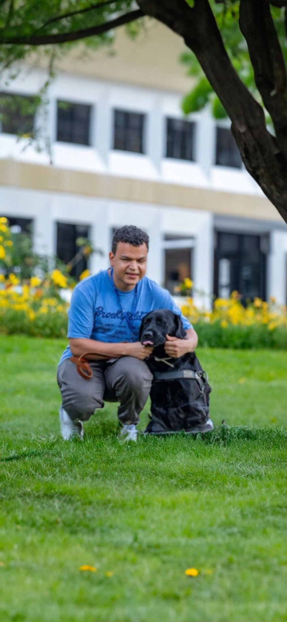  S&aacute;vio, deficiente visual, e Fil&oacute;, c&atilde;o-guia