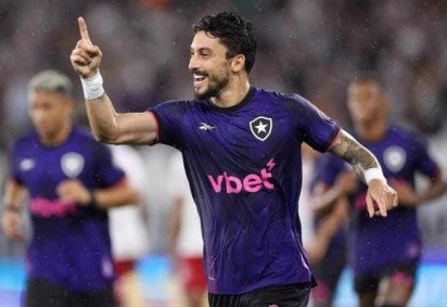 Alex Telles subiu o tom e cobrou respeito ao elenco do Botafogo -  (crédito: Foto: Vitor Silva/Botafogo.) -Alex Telles subiu o tom e cobrou respeito ao elenco do Botafogo -  (crédito: Foto: Vitor Silva/Botafogo.)