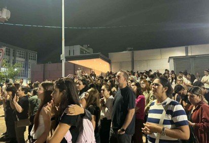  Na &uacute;ltima sexta-feira (30/1), familiares e amigos organizaram um vigilia para o adolescente de 16 anos internado em estado grav&iacute;ssimo -  (crédito:  Vitoria Torres/CB/D.A Press) - Na &uacute;ltima sexta-feira (30/1), familiares e amigos organizaram um vigilia para o adolescente de 16 anos internado em estado grav&iacute;ssimo -  (crédito:  Vitoria Torres/CB/D.A Press)