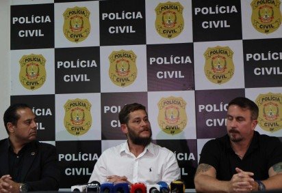 "Esse v&iacute;deo &eacute; muito superficial. &Eacute; uma desculpa para ele mesmo. N&atilde;o tem meu sobrinho ali, n&atilde;o tem fam&iacute;lia nenhuma naquele discurso", afirmou o tio da v&iacute;tima, de branco -  (crédito:  Bruna Gaston CB/DA Press) -"Esse v&iacute;deo &eacute; muito superficial. &Eacute; uma desculpa para ele mesmo. N&atilde;o tem meu sobrinho ali, n&atilde;o tem fam&iacute;lia nenhuma naquele discurso", afirmou o tio da v&iacute;tima, de branco -  (crédito:  Bruna Gaston CB/DA Press)