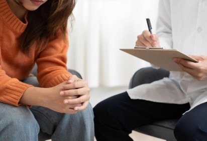 Estudo conduzido pela Universidade de Brasília (UnB) aponta ligação entre sequelas da COVID-19, dor crônica e saúde mental em pacientes reumáticos
 -  (crédito: Reprodução/Canva) -Estudo conduzido pela Universidade de Brasília (UnB) aponta ligação entre sequelas da COVID-19, dor crônica e saúde mental em pacientes reumáticos
 -  (crédito: Reprodução/Canva)