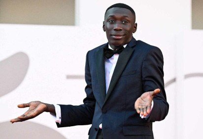 Com novo acordo, empresa pode criar vídeos publicitários com a imagem de Khaby Lame, usando a inteligência artificial -  (crédito: Tiziana FABI / AFP)