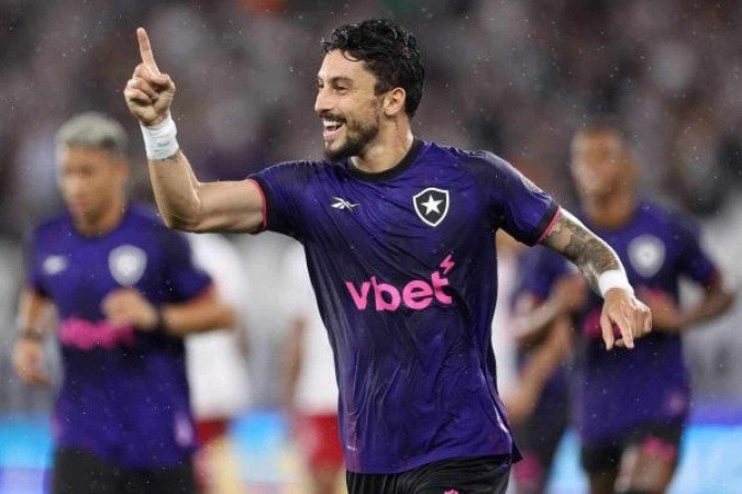 Alex Telles subiu o tom e cobrou respeito ao elenco do Botafogo -  (crédito: Foto: Vitor Silva/Botafogo.)