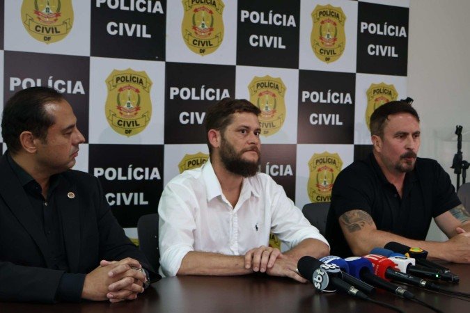 Tio do adolescente de 16 anos internado em estado gravíssimo após uma agressão, Flávio Henrique Fleury, de branco, disse que toda a família está mobilizada pela recuperação do jovem - (crédito: Bruna Gaston CB/DA Press) Tio do adolescente de 16 anos internado em estado gravíssimo após uma agressão, Flávio Henrique Fleury, de branco, disse que toda a família está mobilizada pela recuperação do jovem - (crédito: Bruna Gaston CB/DA Press)