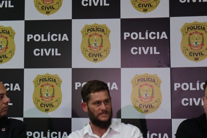 30/01/2026 Bruna Gaston CB/DA Press. 38 Delegacia de Vicente Pires. Caso Pedro Turra. Robert Halex, advogado. Flavio Henrique Toming, tio da vítima. Pablo Aguiar, delegado
- (crédito: Bruna Gaston CB/DA Press) 30/01/2026 Bruna Gaston CB/DA Press. 38 Delegacia de Vicente Pires. Caso Pedro Turra. Robert Halex, advogado. Flavio Henrique Toming, tio da vítima. Pablo Aguiar, delegado
- (crédito: Bruna Gaston CB/DA Press)