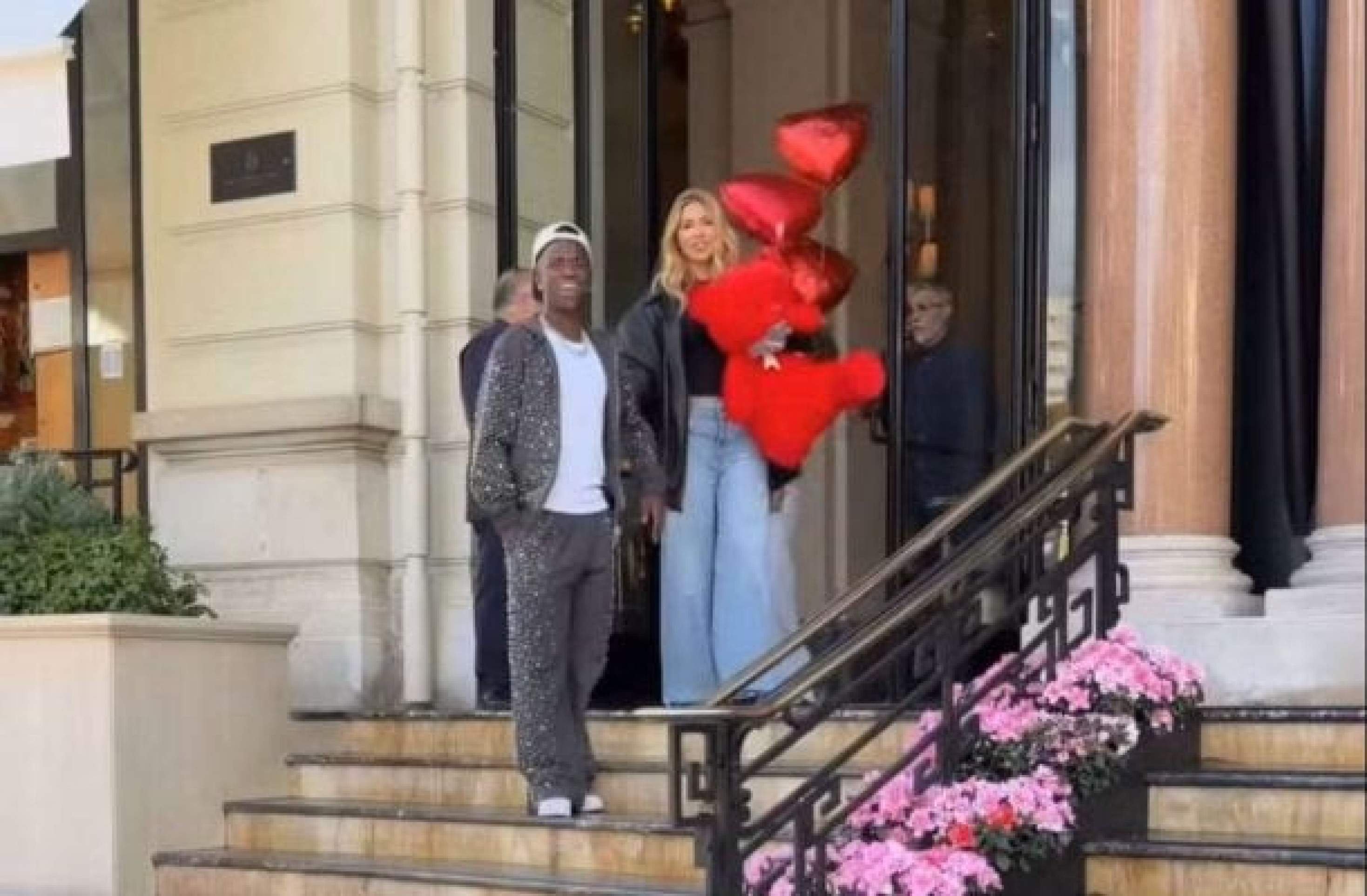 Calçado de alta demanda esgotou no site oficial após a publicação da influenciadora sobre o mimo que recebeu do camisa 7 do Real Madrid -  (crédito: Jogada 10 - Esportes)