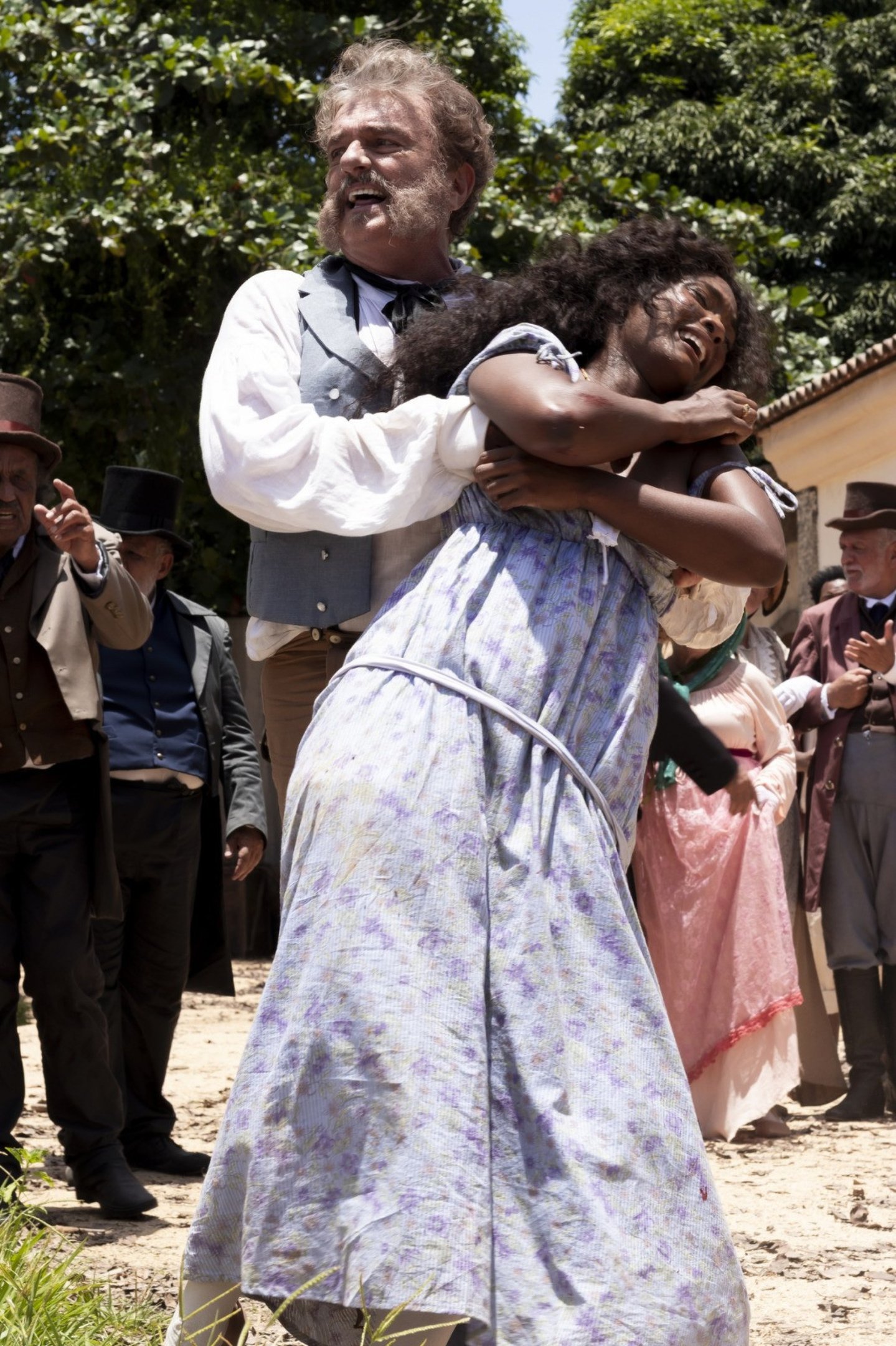 Erika Januza em cena pol&ecirc;mica de 