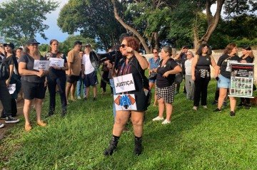 Manifestantes de diferentes estados brasileiros foram &agrave;s ruas na tarde deste s&aacute;bado (31) para cobrar justi&ccedil;a pela morte do c&atilde;o Orelha, em Florian&oacute;polis (SC)