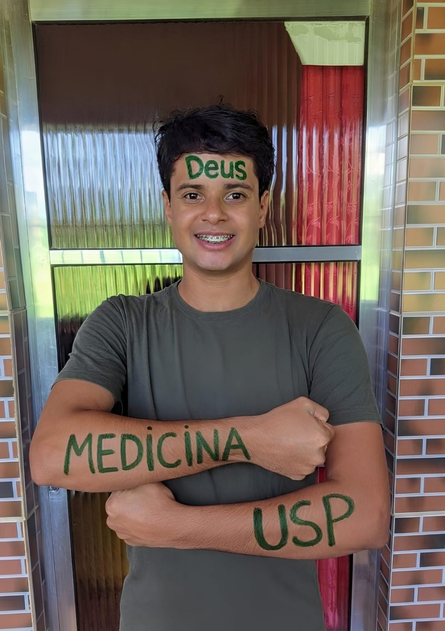Jovem baiano passa em 1&ordm; lugar em medicina na USP e viraliza
