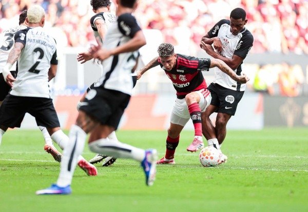 O Corinthians venceu o Flamengo com gols de Gabriel Paulista e Yuri Alberto para ficar com o título da Supercopa Rei -  (crédito: Gilvan de Souza/Flamengo)