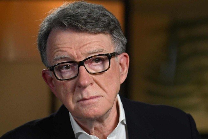 Mandelson aparece nesta imagem dos arquivos de Epstein - (crédito: US Department of Justice) Mandelson aparece nesta imagem dos arquivos de Epstein - (crédito: US Department of Justice)