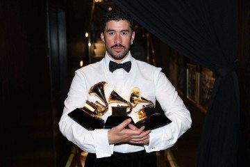 Debí Tirar Más Fotos fez história ao vencer Álbum do Ano no Grammy - (crédito: Foto por MATT WINKELMEYER / GETTY IMAGES NORTH AMERICA / GETTY IMAGES VIA AFP) Debí Tirar Más Fotos fez história ao vencer Álbum do Ano no Grammy - (crédito: Foto por MATT WINKELMEYER / GETTY IMAGES NORTH AMERICA / GETTY IMAGES VIA AFP)