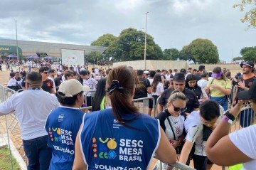 A arrecadação foi montada pelo Serviço Social de Comércio do Distrito Federal (Sesc-DF) e envolveu cerca de 60 profissionais, que ficaram distribuídos pelos 8 portões do estádio, além de caminhões e vans responsáveis pelos transporte das doações.
- (crédito: (Divulgação/Sesc-DF)) A arrecadação foi montada pelo Serviço Social de Comércio do Distrito Federal (Sesc-DF) e envolveu cerca de 60 profissionais, que ficaram distribuídos pelos 8 portões do estádio, além de caminhões e vans responsáveis pelos transporte das doações.
- (crédito: (Divulgação/Sesc-DF))