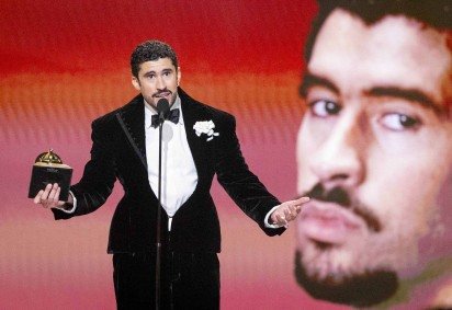 Bad Bunny aceita o prêmio de Álbum do Ano por 