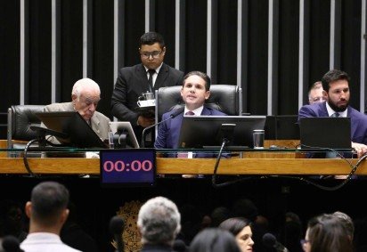 A votação ocorreu na primeira sessão deliberativa da Casa em 2026 e teve placar expressivo: 415 votos favoráveis, 29 contrários e duas abstenções. -  (crédito: Foto: Vinicius Loures/Câmara dos Deputados) -A votação ocorreu na primeira sessão deliberativa da Casa em 2026 e teve placar expressivo: 415 votos favoráveis, 29 contrários e duas abstenções. -  (crédito: Foto: Vinicius Loures/Câmara dos Deputados)