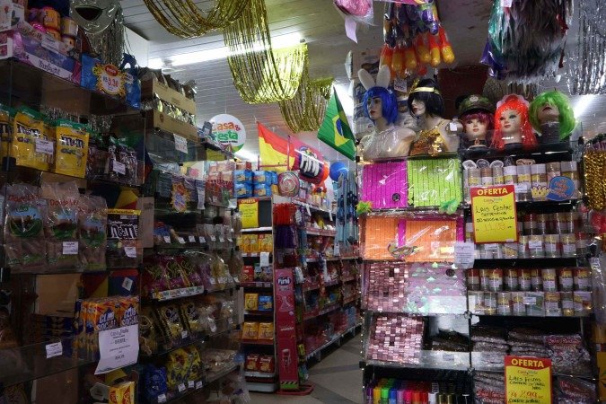 Fantasias de baianas, piratas, palha&ccedil;os e pierrots s&atilde;o as mais procuradas      