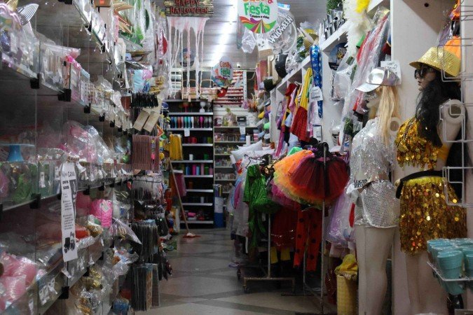 Fantasias de baianas, piratas, palha&ccedil;os e pierrots s&atilde;o as mais procuradas