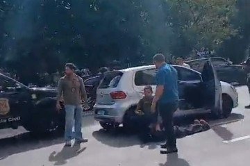 Três suspeitos foram atingidos dentro do imóvel invadido e um quarto morreu após troca de tiros com agentes na Avenida Faria Lima -  (crédito: Reprodução/X (@italomarsinho))