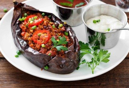 Berinjela recheada com carne moída (Imagem: nelea33 | Shutterstock) -  (crédito: EdiCase) -Berinjela recheada com carne moída (Imagem: nelea33 | Shutterstock) -  (crédito: EdiCase)