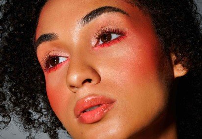 A folia promete muita cor, brilho e espaço para a estética maximalista (Imagem: LightField Studios | Shutterstock) -  (crédito: EdiCase) -A folia promete muita cor, brilho e espaço para a estética maximalista (Imagem: LightField Studios | Shutterstock) -  (crédito: EdiCase)