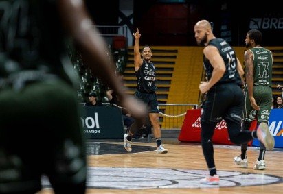 O ala-armador Matheus "Bui&uacute;" foi um dos destaques da vit&oacute;ria do Bras&iacute;lia: 23 pontos anotados -  (crédito: Matheus Maranh&atilde;o/Bras&iacute;lia Basquete ) -O ala-armador Matheus "Bui&uacute;" foi um dos destaques da vit&oacute;ria do Bras&iacute;lia: 23 pontos anotados -  (crédito: Matheus Maranh&atilde;o/Bras&iacute;lia Basquete )