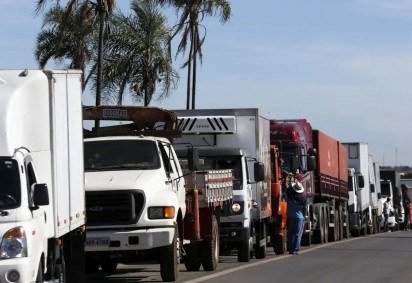 Iniciativa já alcançou caminhoneiros autônomos, cooperativas e empresas transportadoras em 532 municípios distribuídos por todas as regiões do país -  (crédito: Marcelo Camargo/Agência Brasil)