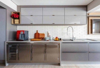 As torneiras deixaram de ser um simples objeto para assumir um papel ativo na decoração da cozinha (Projeto: Dantas & Passos Arquitetura | Imagem: Maura Mello) -  (crédito: EdiCase) -As torneiras deixaram de ser um simples objeto para assumir um papel ativo na decoração da cozinha (Projeto: Dantas & Passos Arquitetura | Imagem: Maura Mello) -  (crédito: EdiCase)