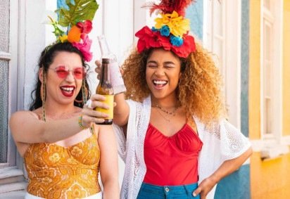 É possível evitar que problemas gastrointestinais atrapalhem o Carnaval (Imagem: Vergani Fotografia | Shutterstock) -  (crédito: EdiCase) -É possível evitar que problemas gastrointestinais atrapalhem o Carnaval (Imagem: Vergani Fotografia | Shutterstock) -  (crédito: EdiCase)