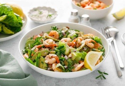 Salada morna de camarão com abacate (Imagem: Sea Wave | Shutterstock) -  (crédito: EdiCase) -Salada morna de camarão com abacate (Imagem: Sea Wave | Shutterstock) -  (crédito: EdiCase)