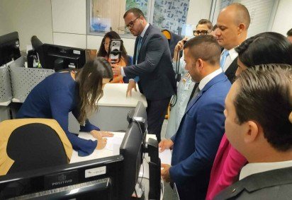 O pedido foi encabeçado pelo vice-líder da oposição Carlos Jordy (PL-RJ), que esclareceu que das 280 assinaturas, 238 são de deputados e 42 de senadores.
 -  (crédito: Foto: Liderança do PL na Câmara.) -O pedido foi encabeçado pelo vice-líder da oposição Carlos Jordy (PL-RJ), que esclareceu que das 280 assinaturas, 238 são de deputados e 42 de senadores.
 -  (crédito: Foto: Liderança do PL na Câmara.)