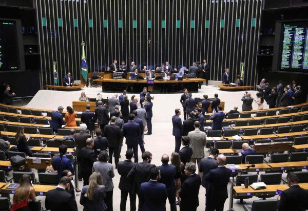 Nova gratificação poderá variar entre 40% e 100% do maior vencimento básico dos cargos efetivos de analista legislativo e técnico legislativo -  (crédito:  Kayo Magalhães / Câmara dos Deputados)