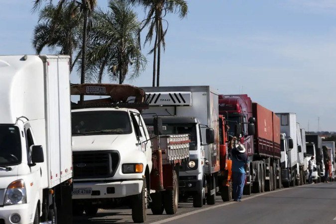 Iniciativa já alcançou caminhoneiros autônomos, cooperativas e empresas transportadoras em 532 municípios distribuídos por todas as regiões do país - (crédito: Marcelo Camargo/Agência Brasil) Iniciativa já alcançou caminhoneiros autônomos, cooperativas e empresas transportadoras em 532 municípios distribuídos por todas as regiões do país - (crédito: Marcelo Camargo/Agência Brasil)