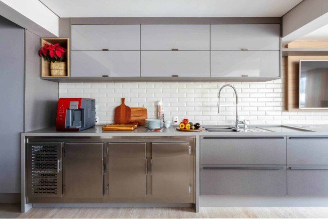 As torneiras deixaram de ser um simples objeto para assumir um papel ativo na decoração da cozinha (Projeto: Dantas & Passos Arquitetura | Imagem: Maura Mello) - (crédito: EdiCase) As torneiras deixaram de ser um simples objeto para assumir um papel ativo na decoração da cozinha (Projeto: Dantas & Passos Arquitetura | Imagem: Maura Mello) - (crédito: EdiCase)