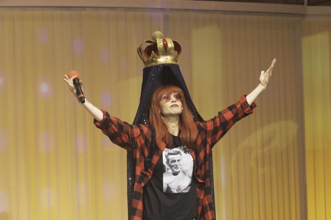 Mel Lisboa vive a rainha do rock em musical inspirado em autobiografia
