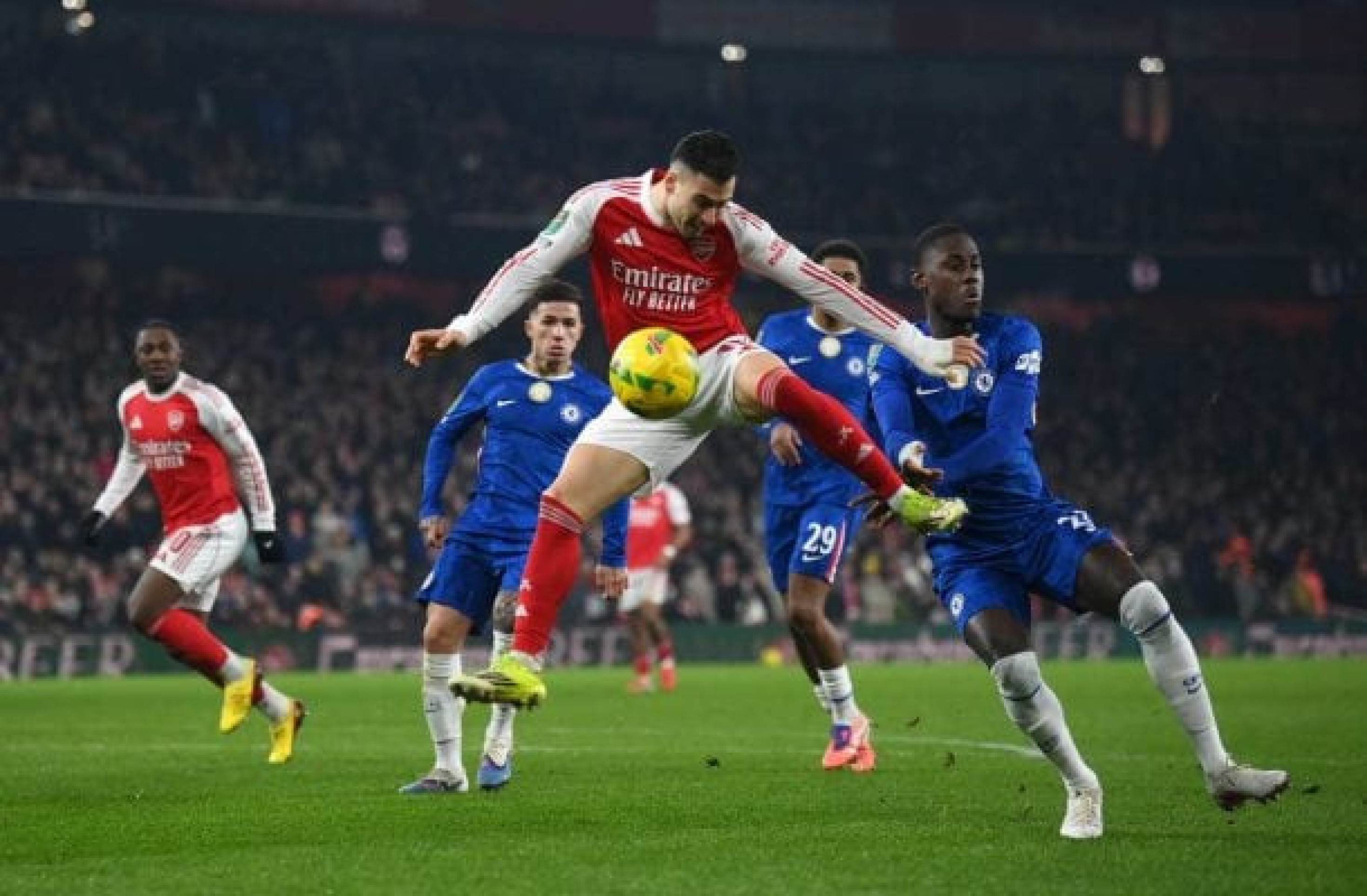 Gabriel Martinelli em disputa de bola com jogador do Chelsea -  (crédito: Foto: Mike Hewitt/Getty Images) -Gabriel Martinelli em disputa de bola com jogador do Chelsea -  (crédito: Foto: Mike Hewitt/Getty Images)